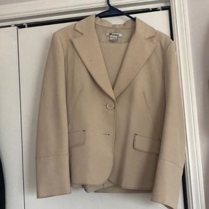 2 piece Classic pant suit- light weight.